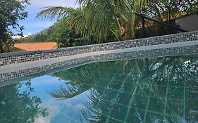 Casa de temporada em Lindoia - PISCINA, FOGÃO A LENHA, CHURRASQUEIRA - Conforto e privacidade